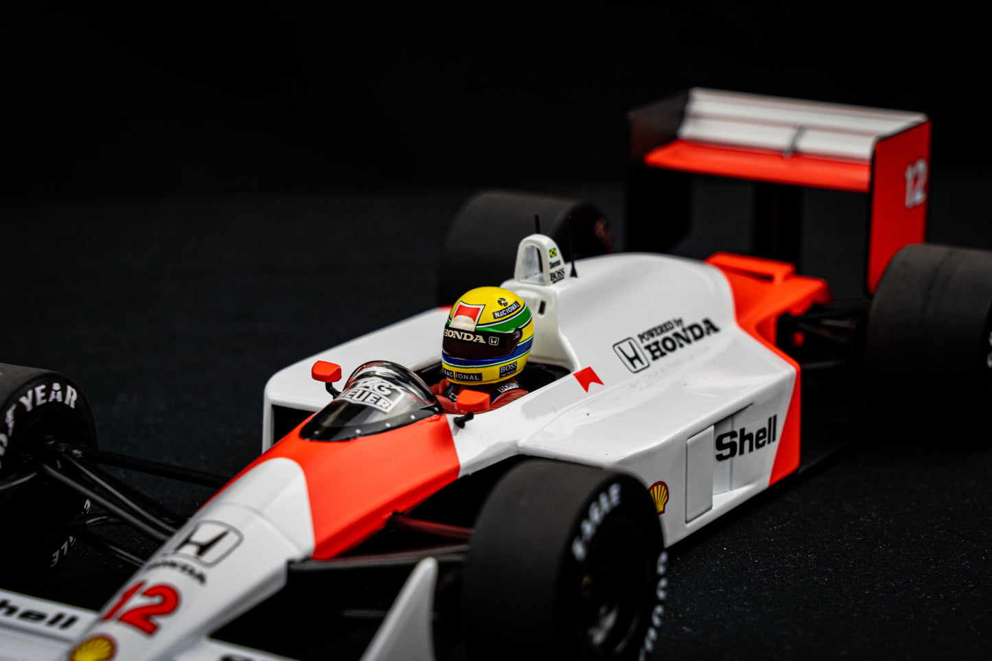 Ayrton Senna McLaren MP4/4 #12  Formel 1 Weltmeister 1988 - Minichamps 1:18