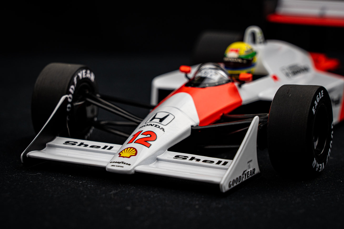 Ayrton Senna McLaren MP4/4 #12  Formel 1 Weltmeister 1988 - Minichamps 1:18