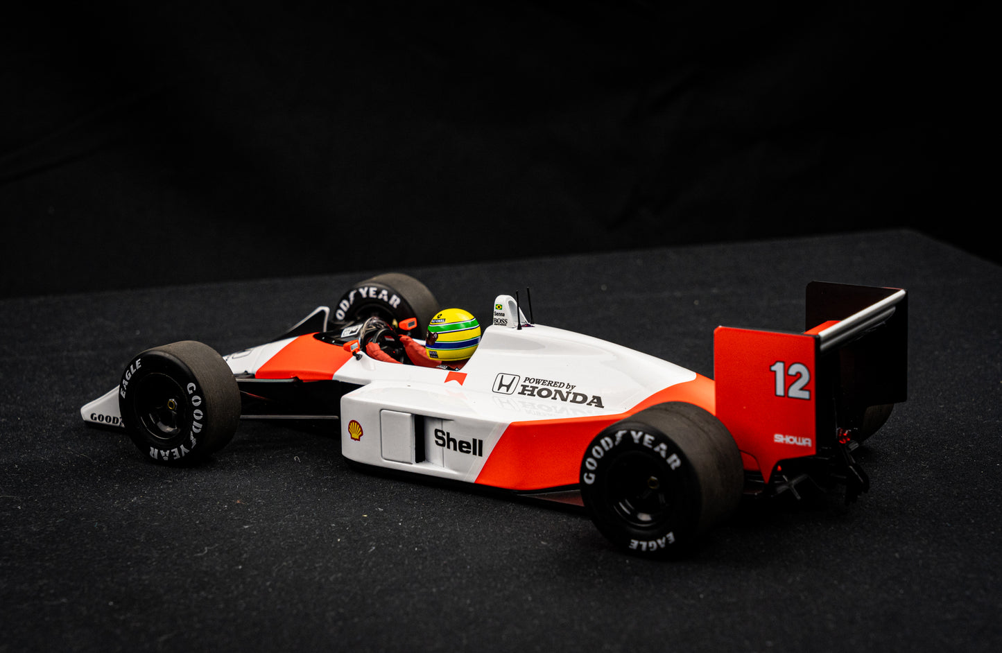 Ayrton Senna McLaren MP4/4 #12  Formel 1 Weltmeister 1988 - Minichamps 1:18