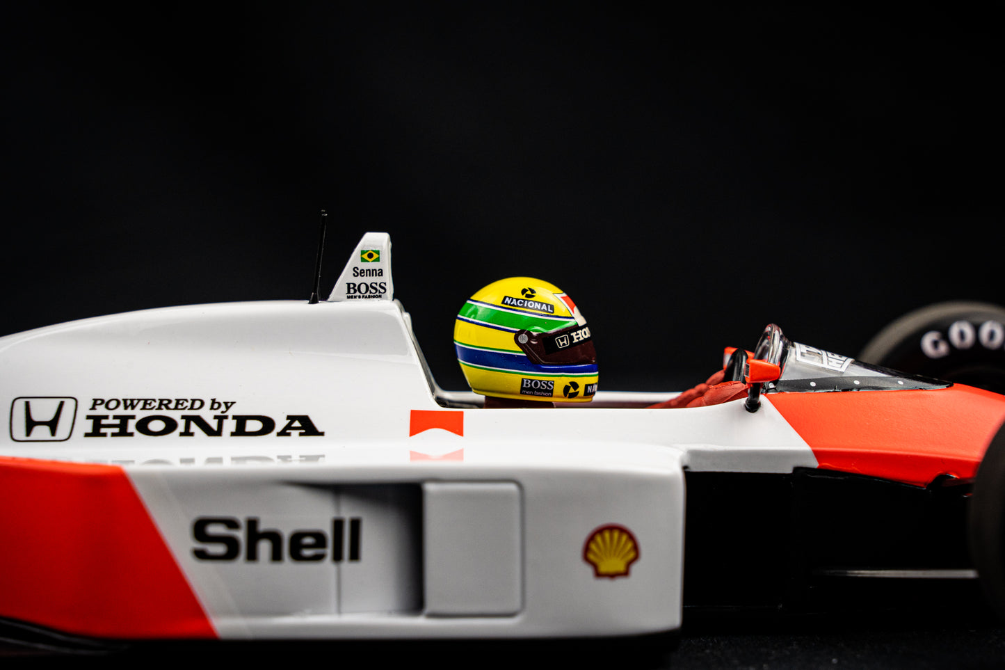 Ayrton Senna McLaren MP4/4 #12  Formel 1 Weltmeister 1988 - Minichamps 1:18