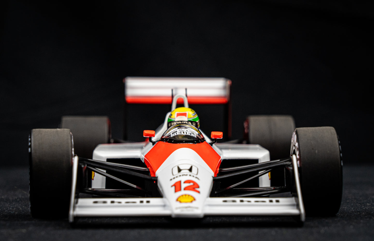 Ayrton Senna McLaren MP4/4 #12  Formel 1 Weltmeister 1988 - Minichamps 1:18