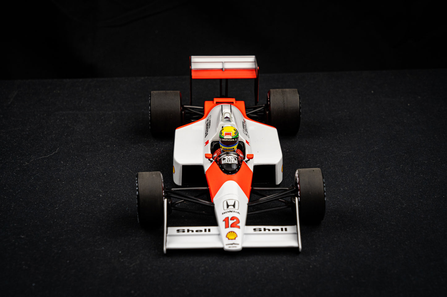 Ayrton Senna McLaren MP4/4 #12  Formel 1 Weltmeister 1988 - Minichamps 1:18