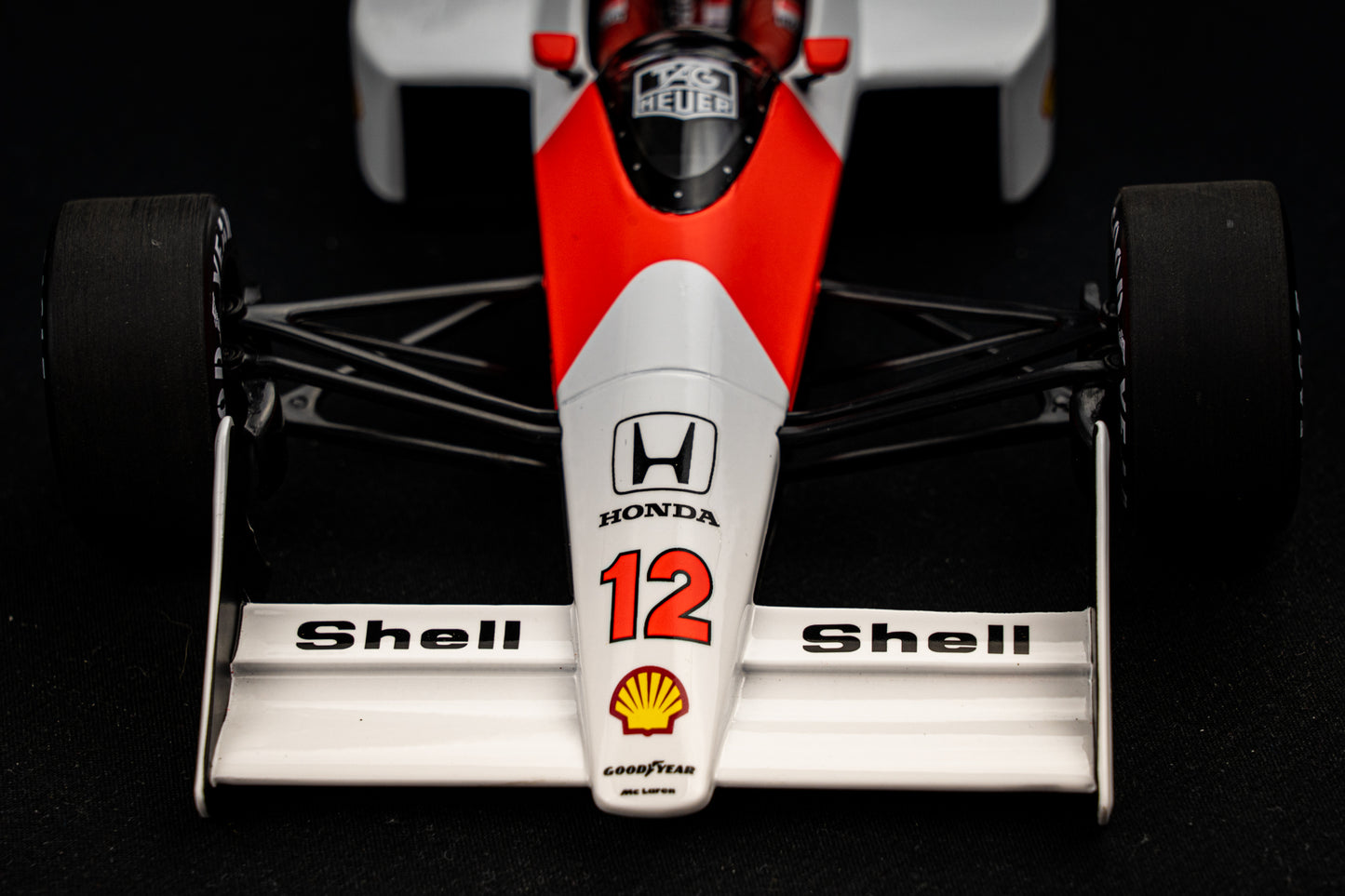 Ayrton Senna McLaren MP4/4 #12  Formel 1 Weltmeister 1988 - Minichamps 1:18