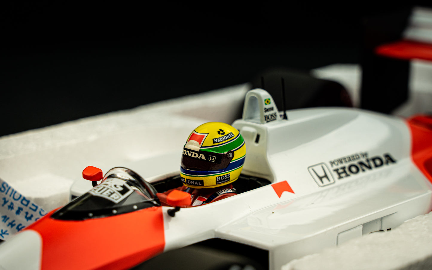 Ayrton Senna McLaren MP4/4 #12  Formel 1 Weltmeister 1988 - Minichamps 1:18