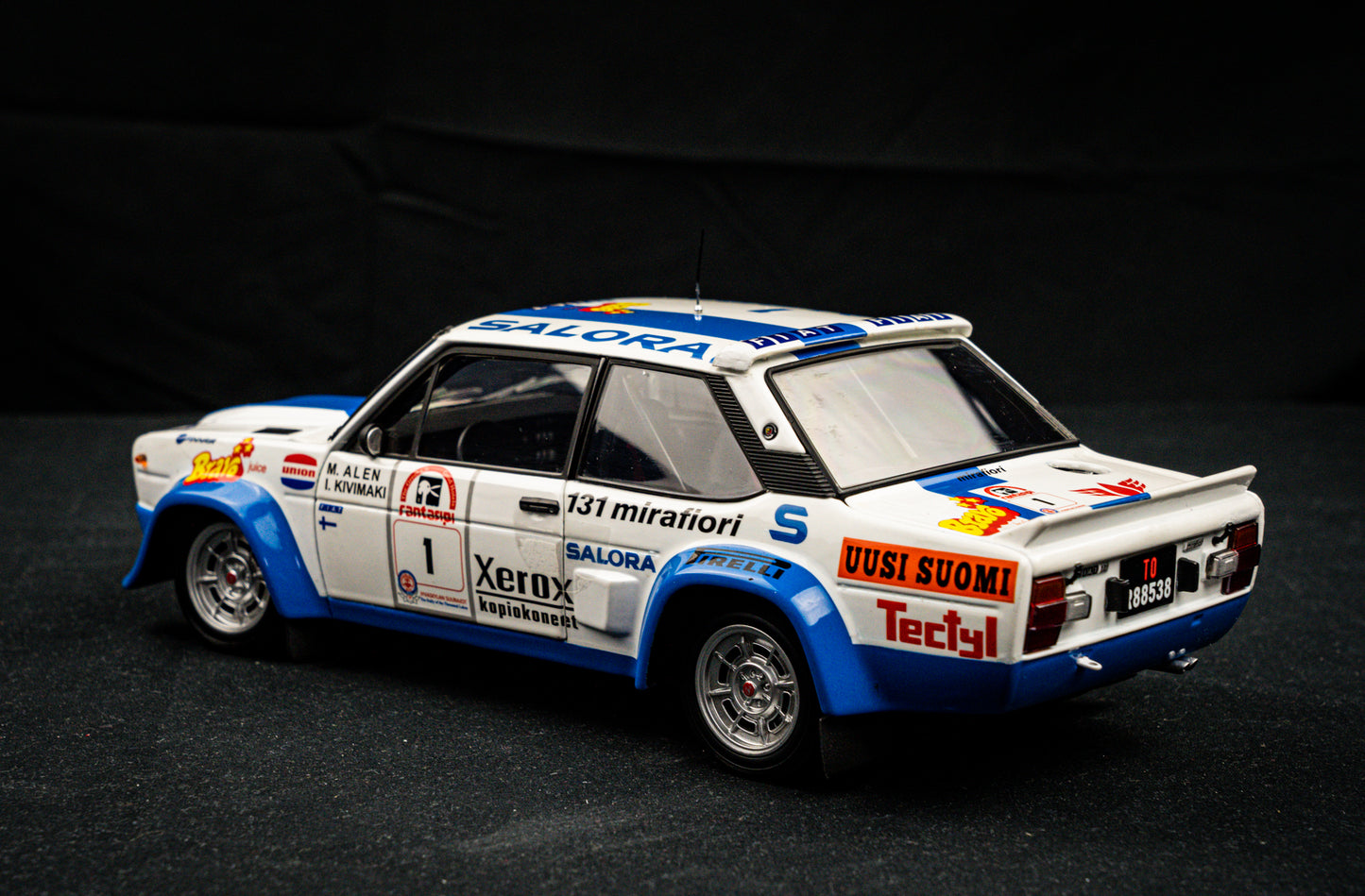 Fiat 131 Abarth #1 Markku Alen / Kivimäki - Sieger 1000 Seen Rallye Finnland 1980 - Kyosho 1:18