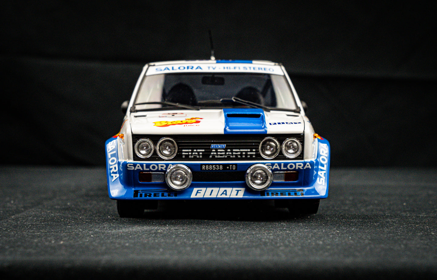 Fiat 131 Abarth #1 Markku Alen / Kivimäki - Sieger 1000 Seen Rallye Finnland 1980 - Kyosho 1:18