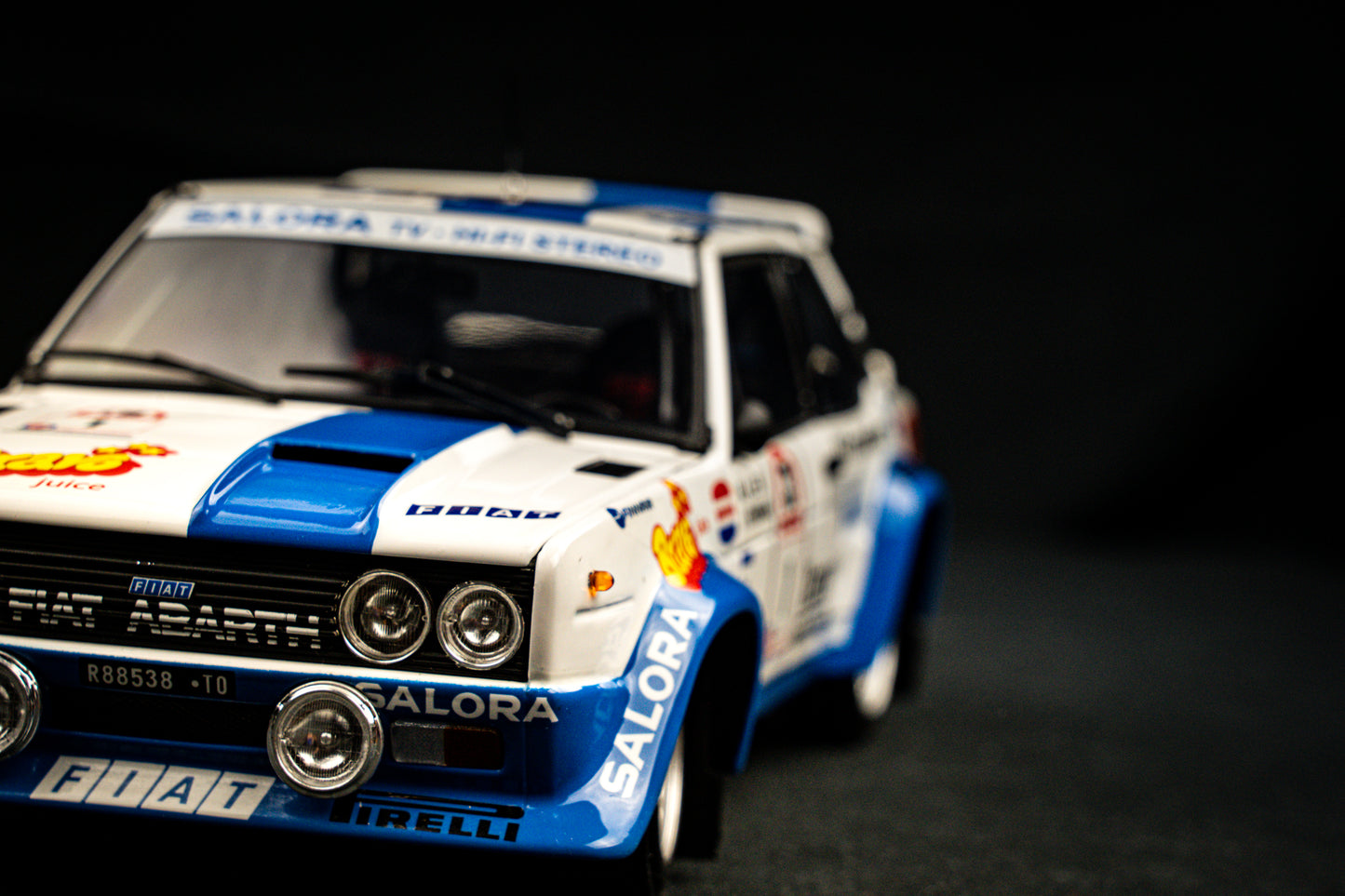 Fiat 131 Abarth #1 Markku Alen / Kivimäki - Sieger 1000 Seen Rallye Finnland 1980 - Kyosho 1:18