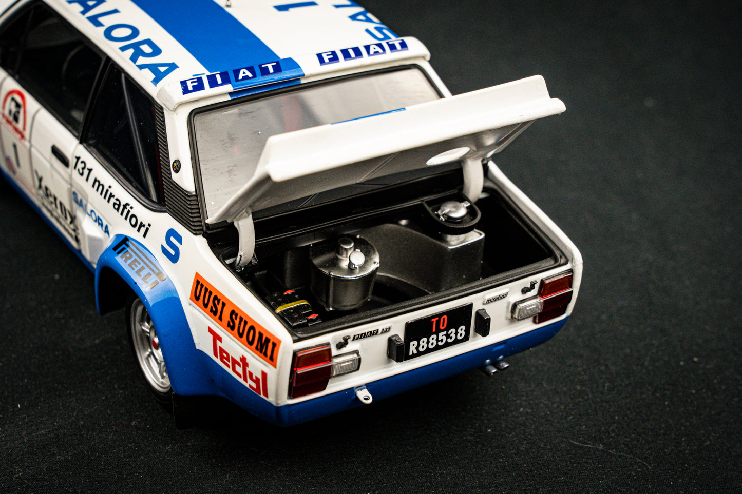 Fiat 131 Abarth #1 Markku Alen / Kivimäki - Sieger 1000 Seen Rallye Finnland 1980 - Kyosho 1:18