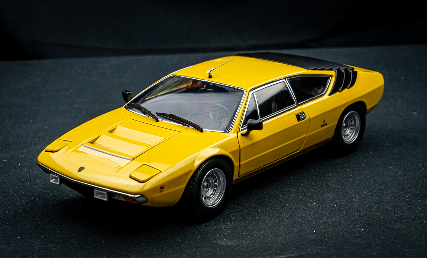 Lamborghini Urraco P250 Baujahr 1973 gelb Kyosho 1:18