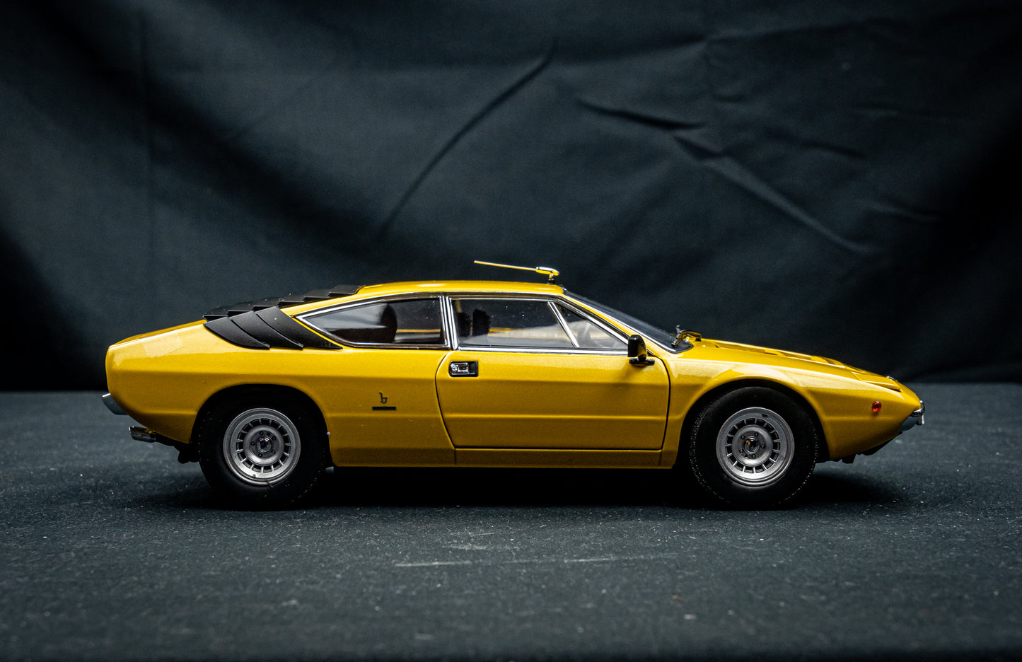 Lamborghini Urraco P250 Baujahr 1973 gelb Kyosho 1:18