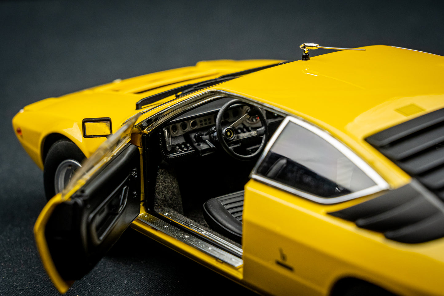 Lamborghini Urraco P250 Baujahr 1973 gelb Kyosho 1:18