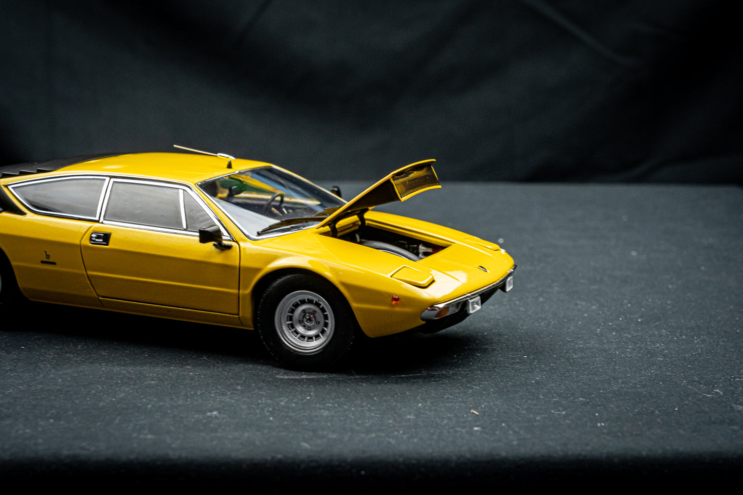 Lamborghini Urraco P250 Baujahr 1973 gelb Kyosho 1:18