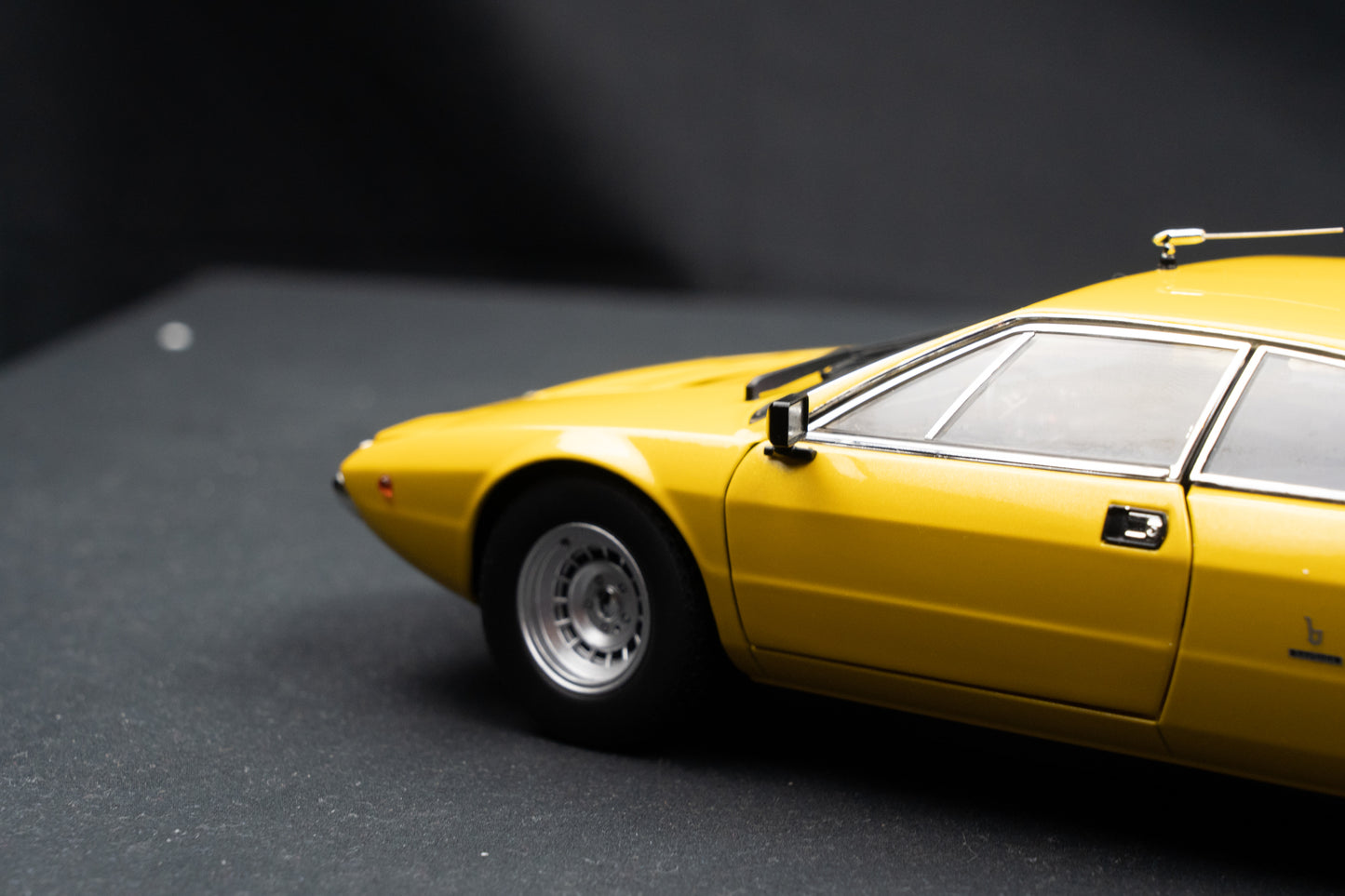 Lamborghini Urraco P250 Baujahr 1973 gelb Kyosho 1:18