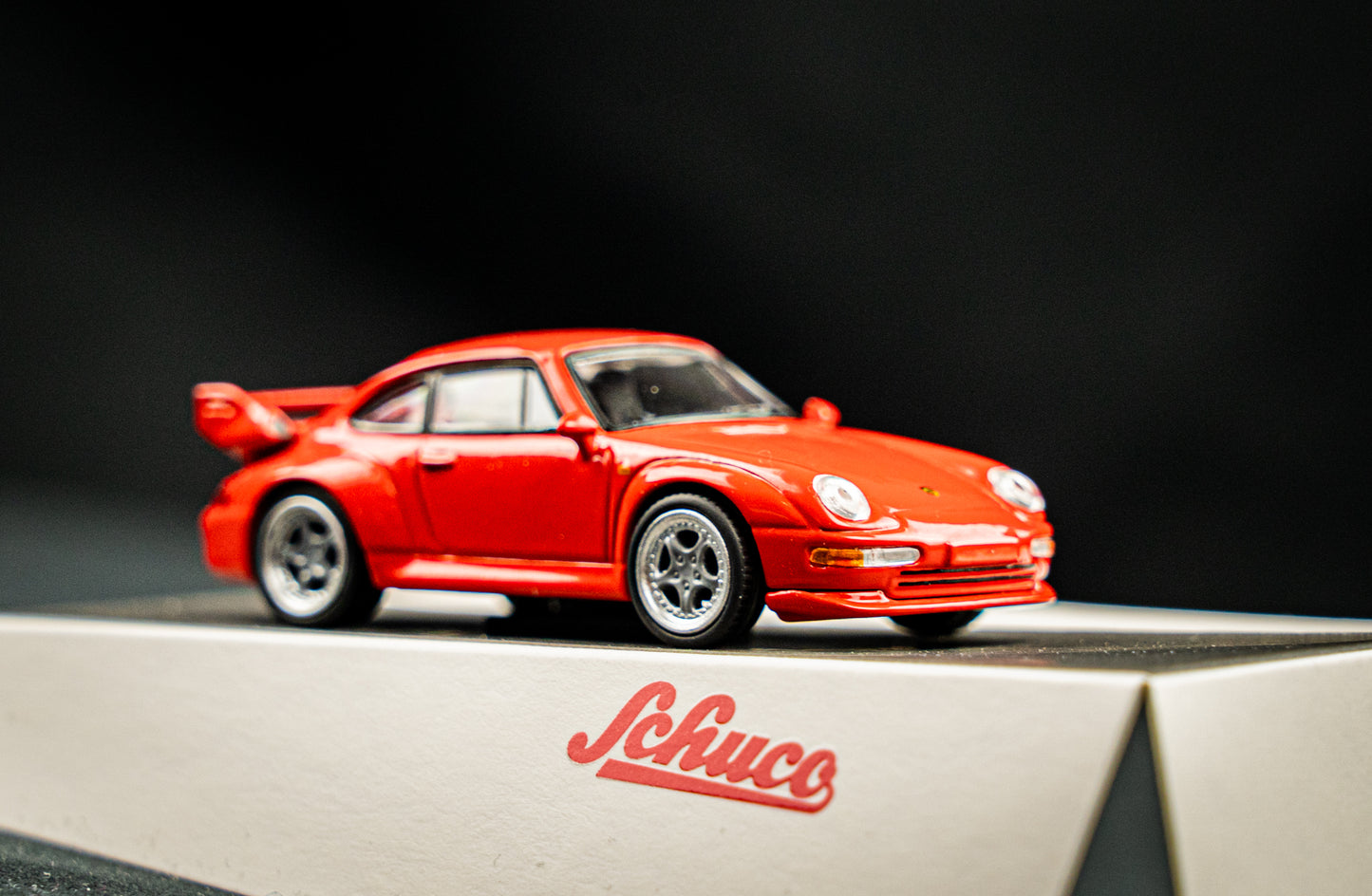 Porsche 911 (993) GT2 - BJ 1995 - 1997 in rot / Schuco Maßstab 1:64