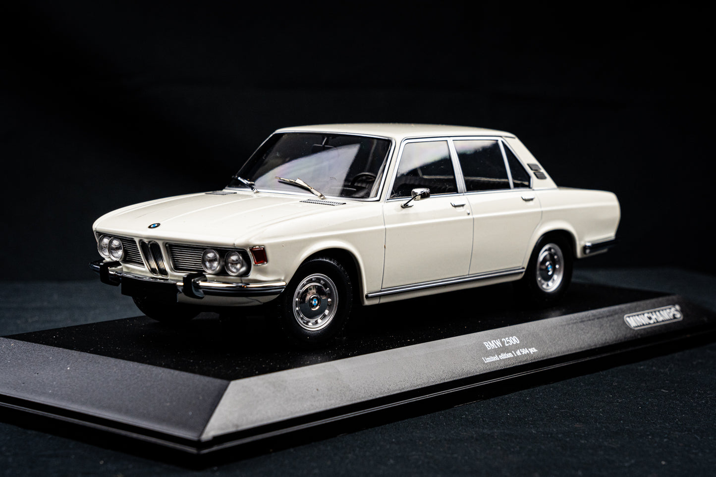 BMW 2500 (E3) weiß - Minichamps 1:18 lim. Edition 1 / 504 Stk.