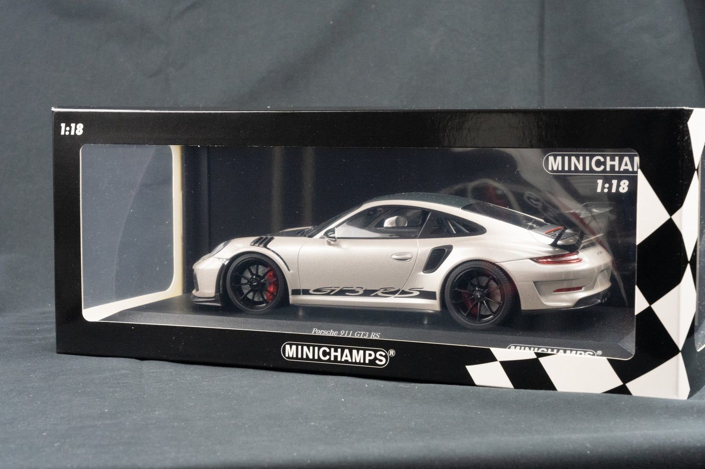 Porsche 911 GT3RS 991.2 in silber / schwarz - Minichamps 1:18 limited edition 300 Stk.