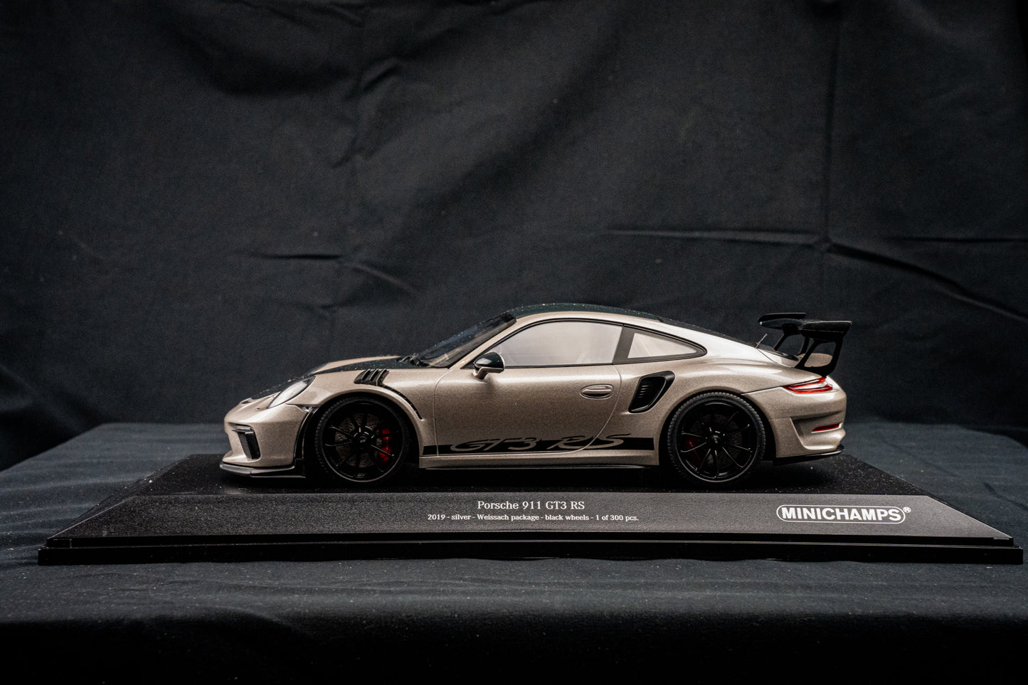 Porsche 911 GT3RS 991.2 in silber / schwarz - Minichamps 1:18 limited edition 300 Stk.