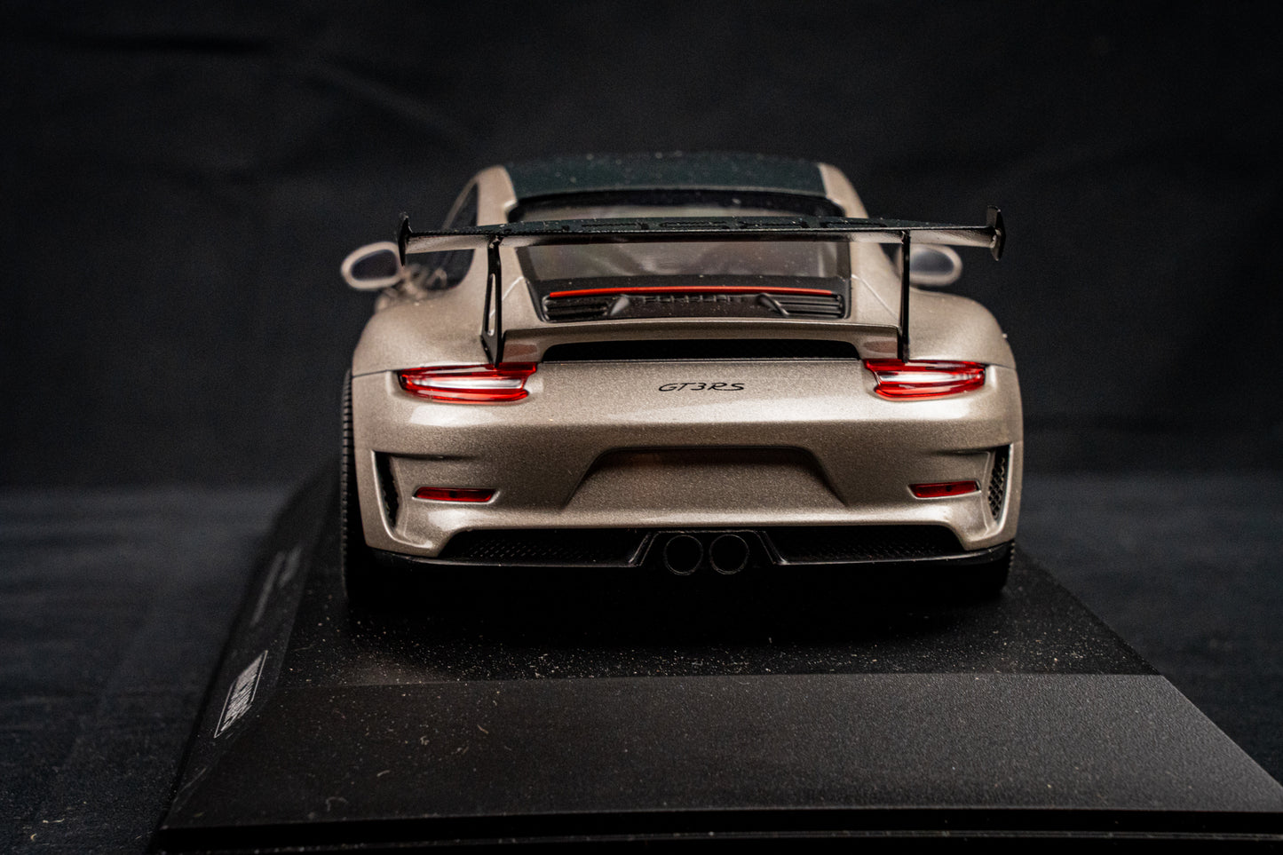 Porsche 911 GT3RS 991.2 in silber / schwarz - Minichamps 1:18 limited edition 300 Stk.