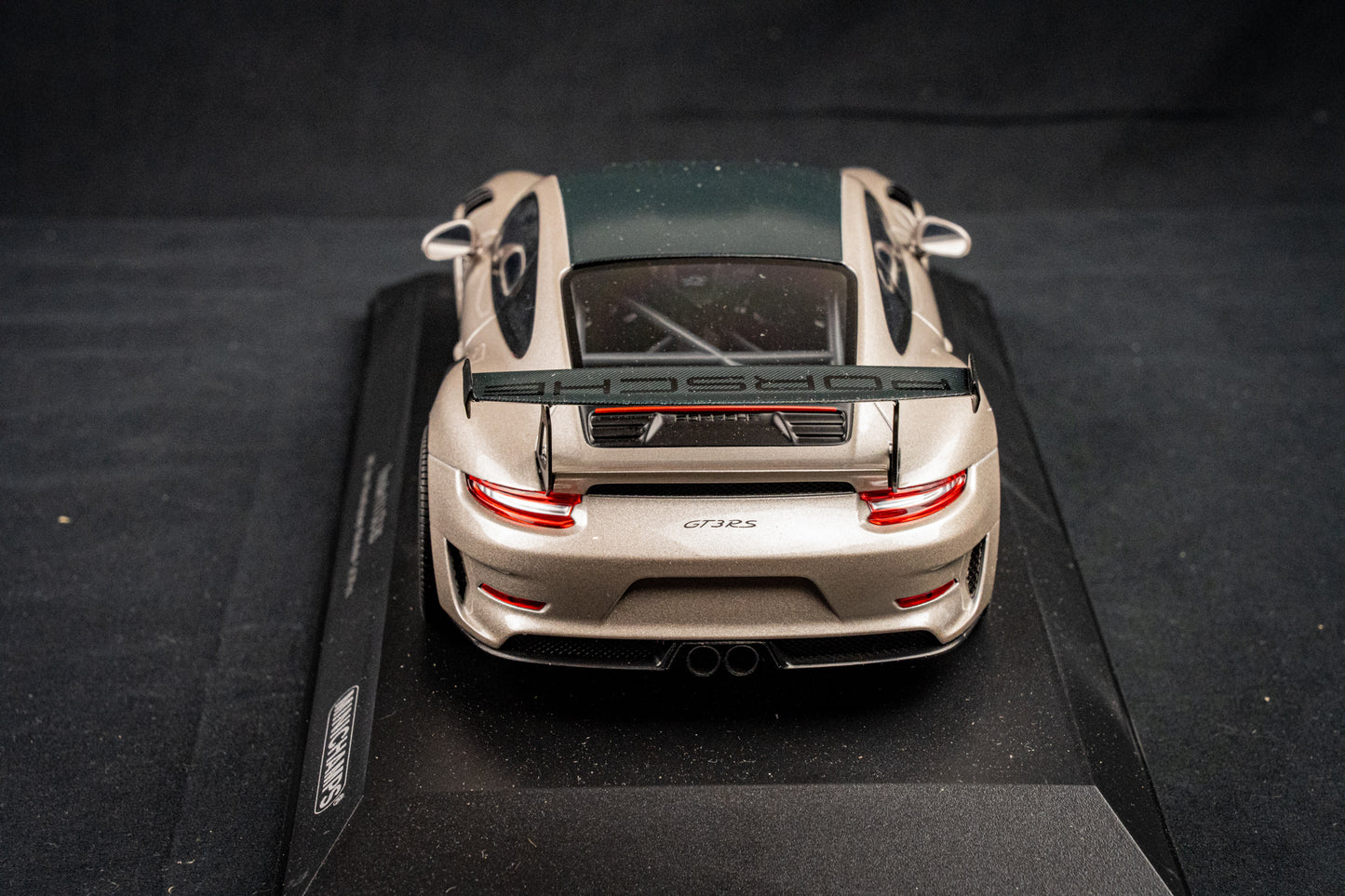 Porsche 911 GT3RS 991.2 in silber / schwarz - Minichamps 1:18 limited edition 300 Stk.