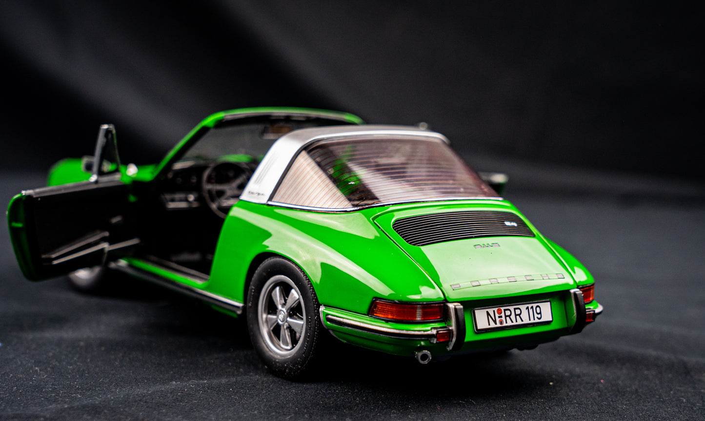 Porsche 911 S Targa viper green - Schuco 1:18