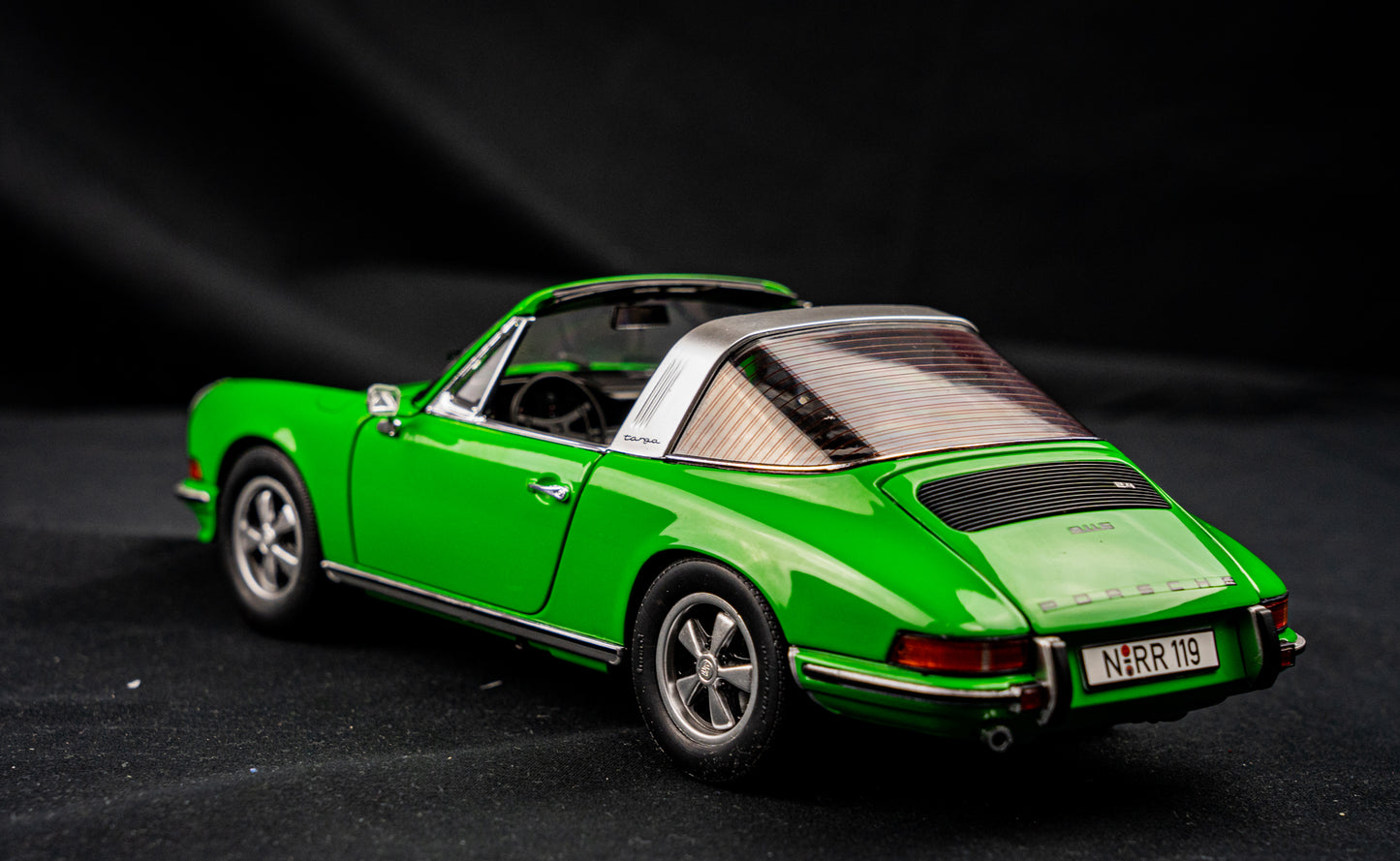 Porsche 911 S Targa viper green - Schuco 1:18